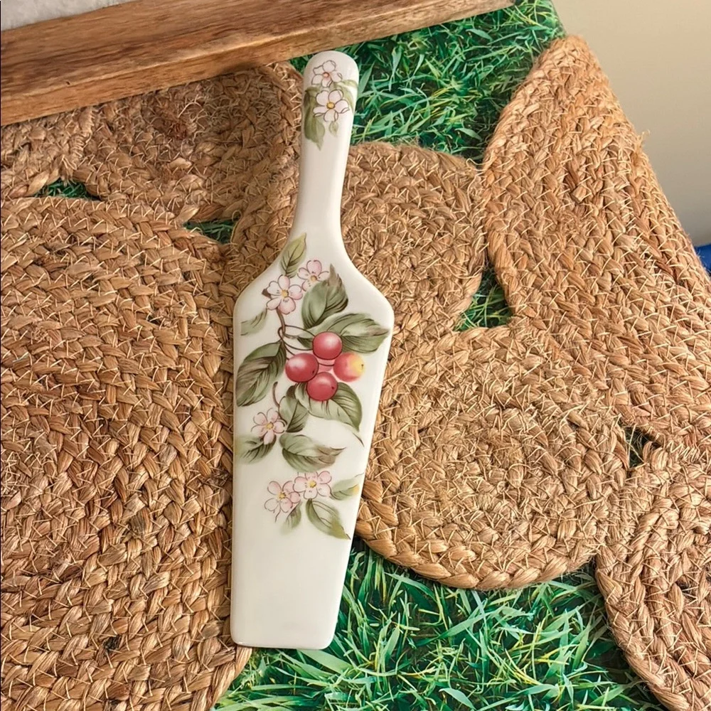 Andrea By Sadek Cake Server with Fruit and Blossoms Design